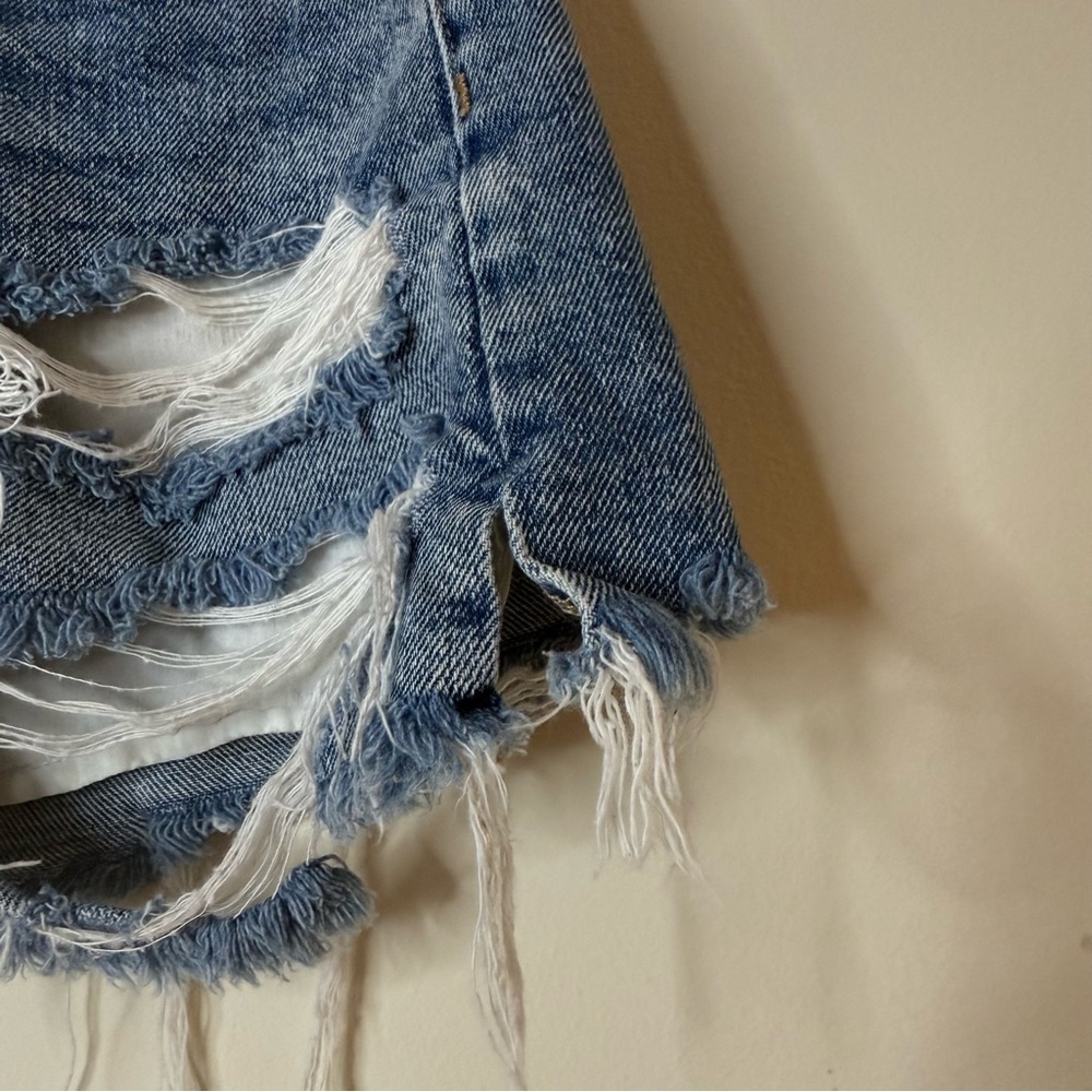 AMERICAN EAGLE Mom Short Distressed Cutoff Summer High Waisted Light Wash Shorts - Picture 7 of 9